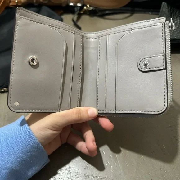 wallet - Picture 3 of 3